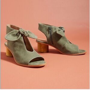 Anthropologie Bernardo Luna Bow Shooties in Moss - size 8.5 - booties